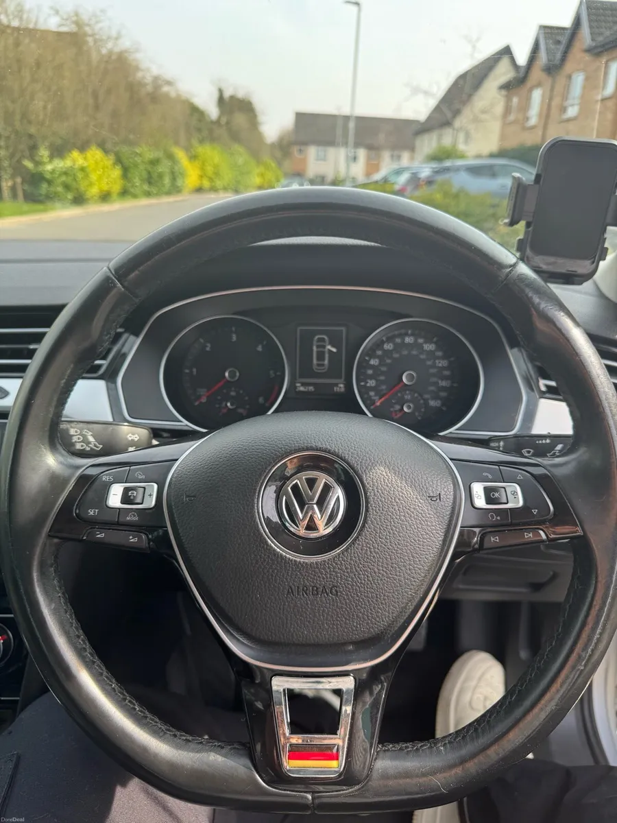 VW 2.0 TDI Bluemotion Passat Business Edition - Image 3