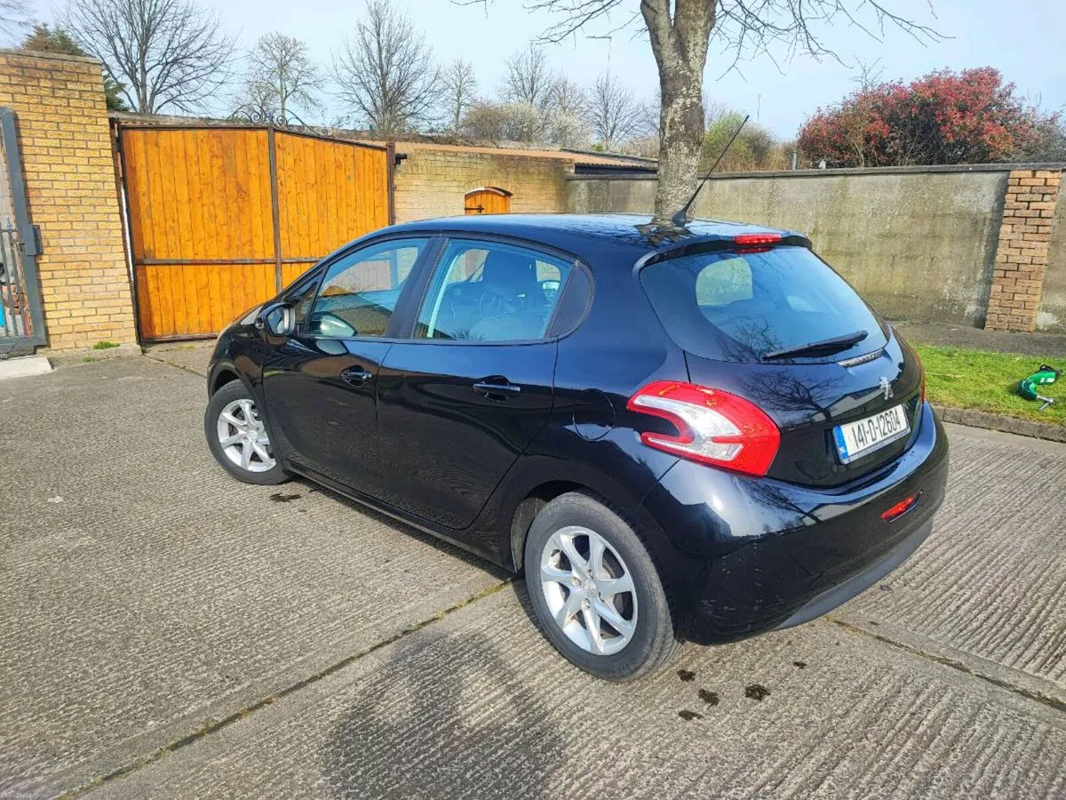 Peugeot 208 2014, 5 door, 1.0 petrol - Image 4