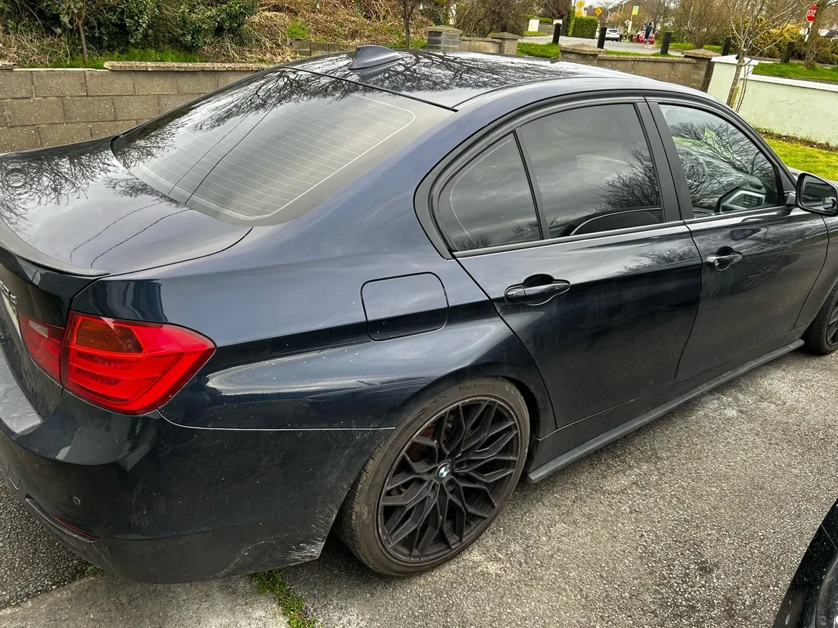 BMW 3-Series 2012 - Image 4