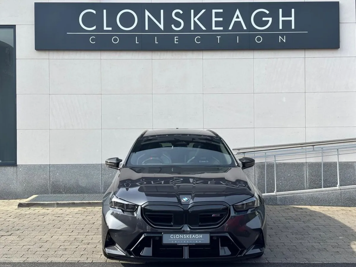 BMW M5 TOURING - Image 2