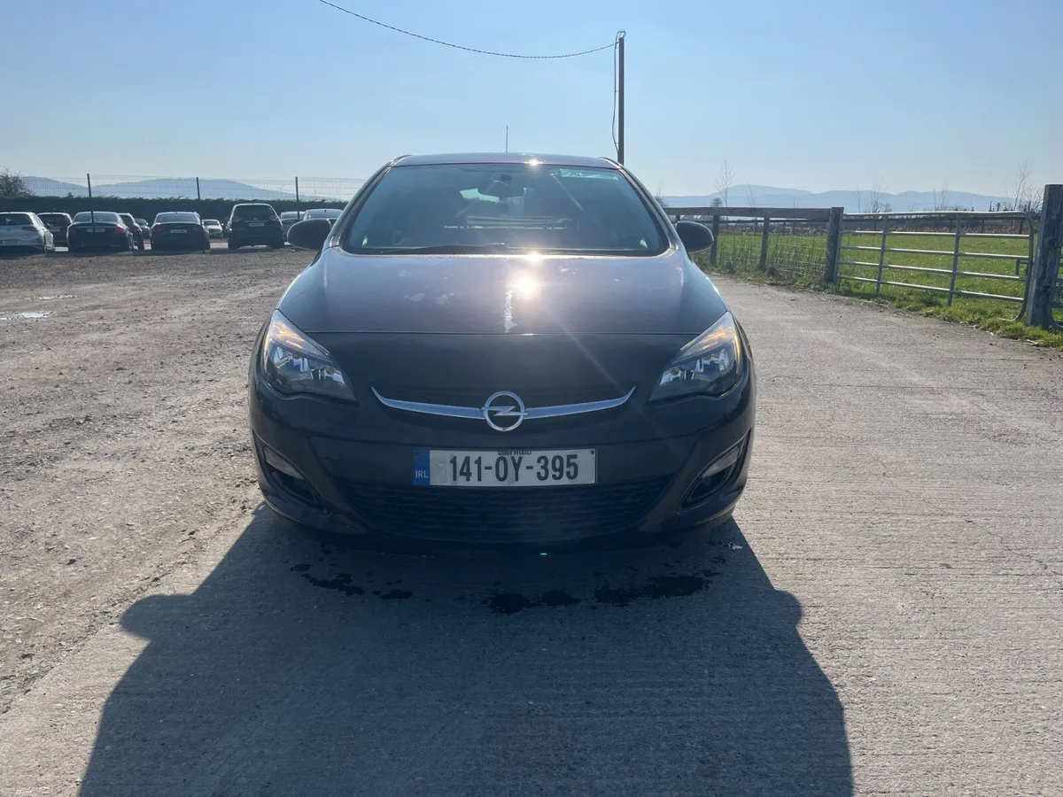 Opel Astra 2014 - Image 2
