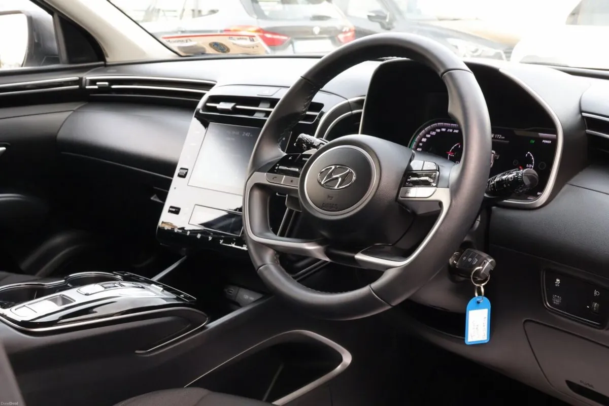 Hyundai Tucson 2WD Comfort Plus HEV Auto, Low Mile - Image 4