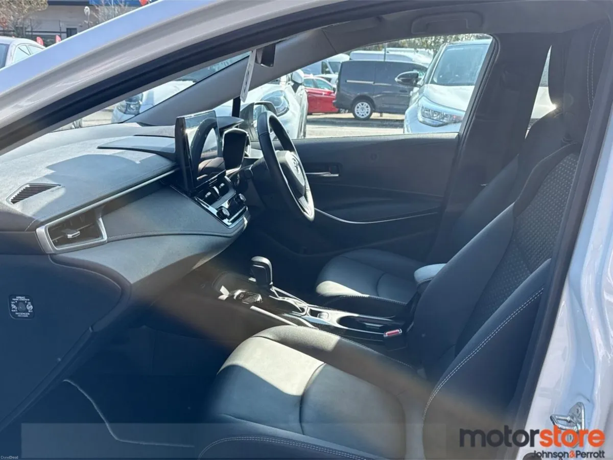 Toyota Corolla 1.8 Hybrid Sol Saloon - Image 4