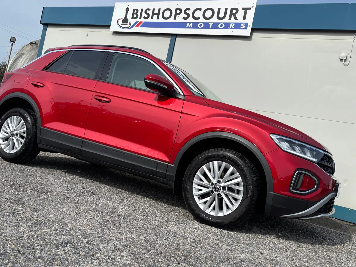 Volkswagen T-Roc 2023 - Image 3