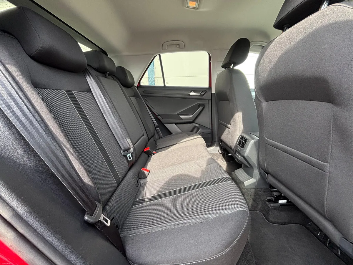 Volkswagen T-Roc 2023 - Image 6
