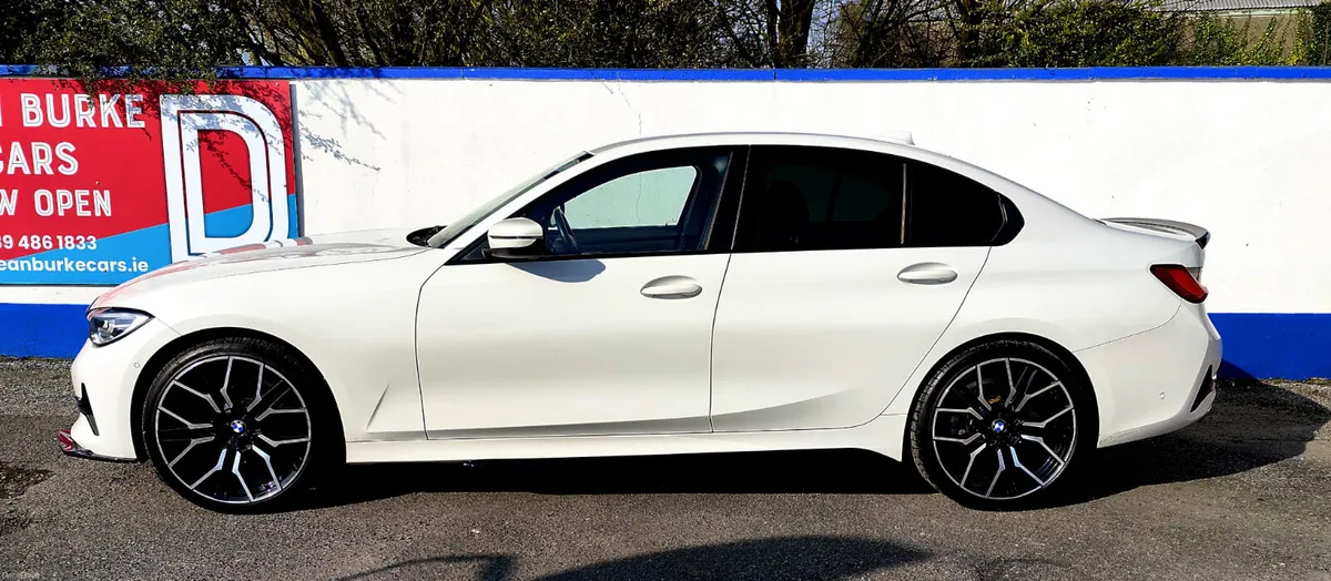 BMW 3-Series 2019 - Image 4