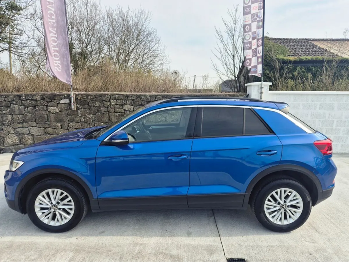 Volkswagen T-Roc LIFE 1.0 TSI MANUAL 6SPEED FWD 11 - Image 2