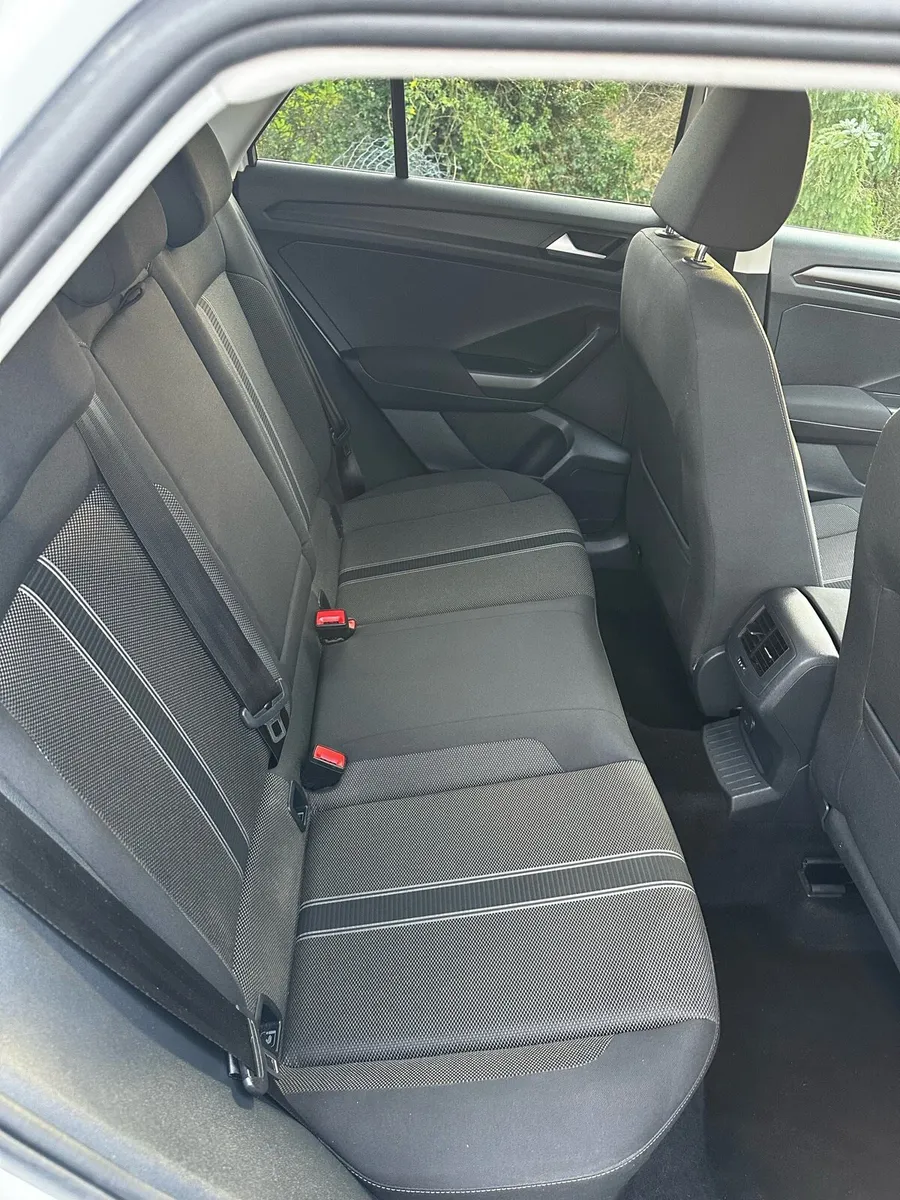 Volkswagen t-roc - Image 4