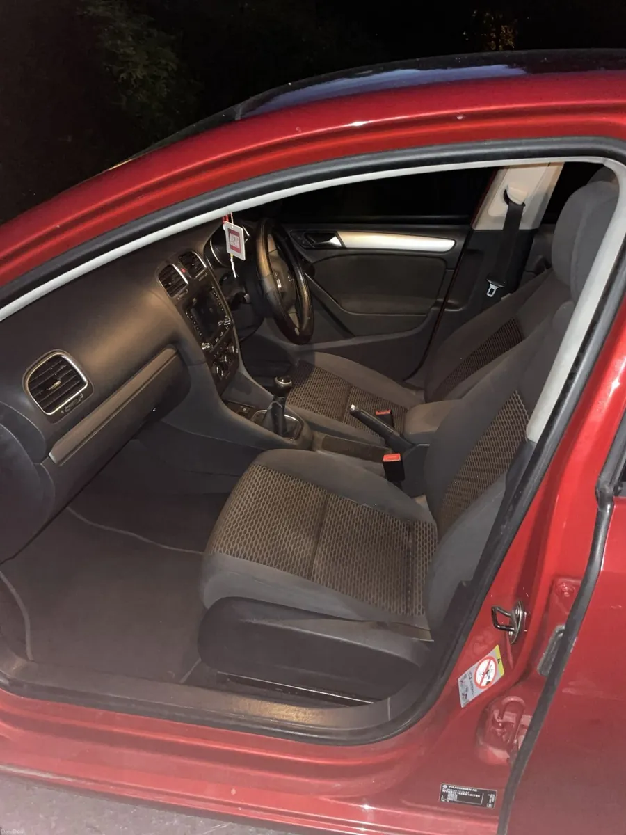 Volkswagen Golf 2010 - Image 2
