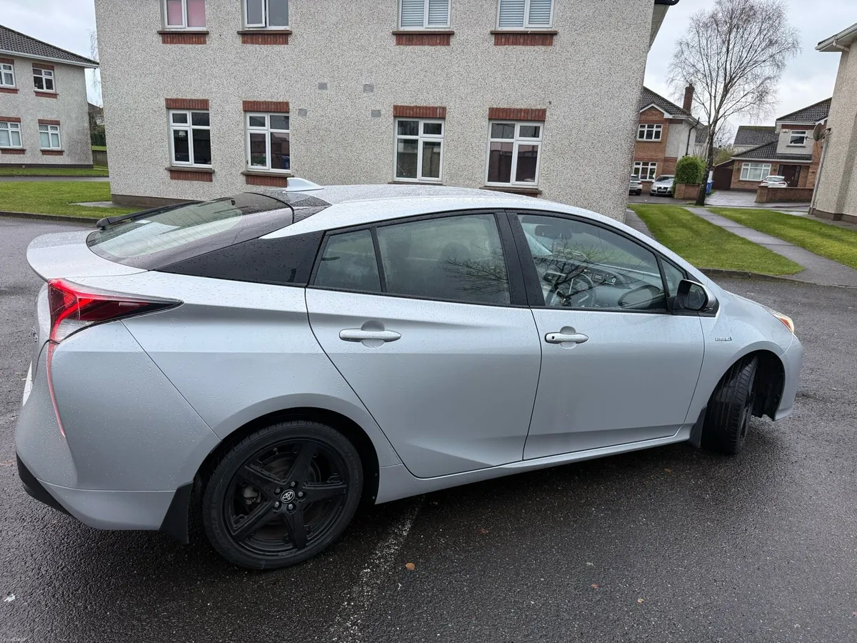Toyota Prius - Image 4