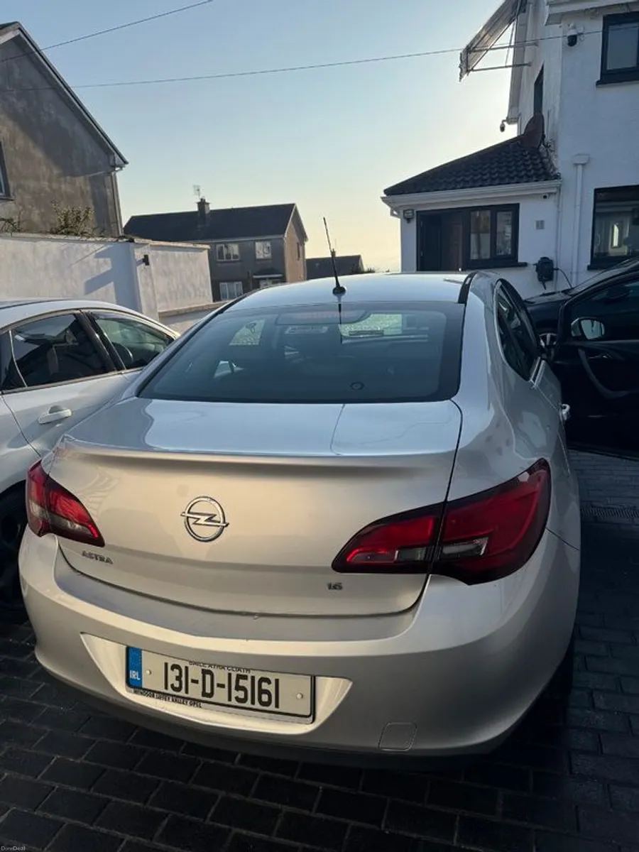 2013 Opel Astra - Image 2