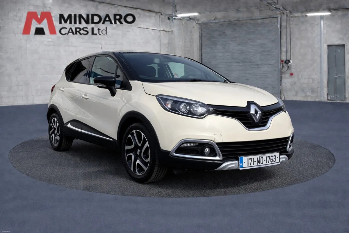 Renault Captur 1.5 dCi Signature//VERY LOW KMS - Image 1