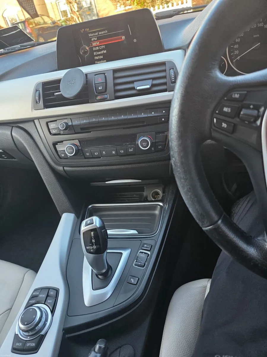 BMW 3-Series 2015 - Image 2