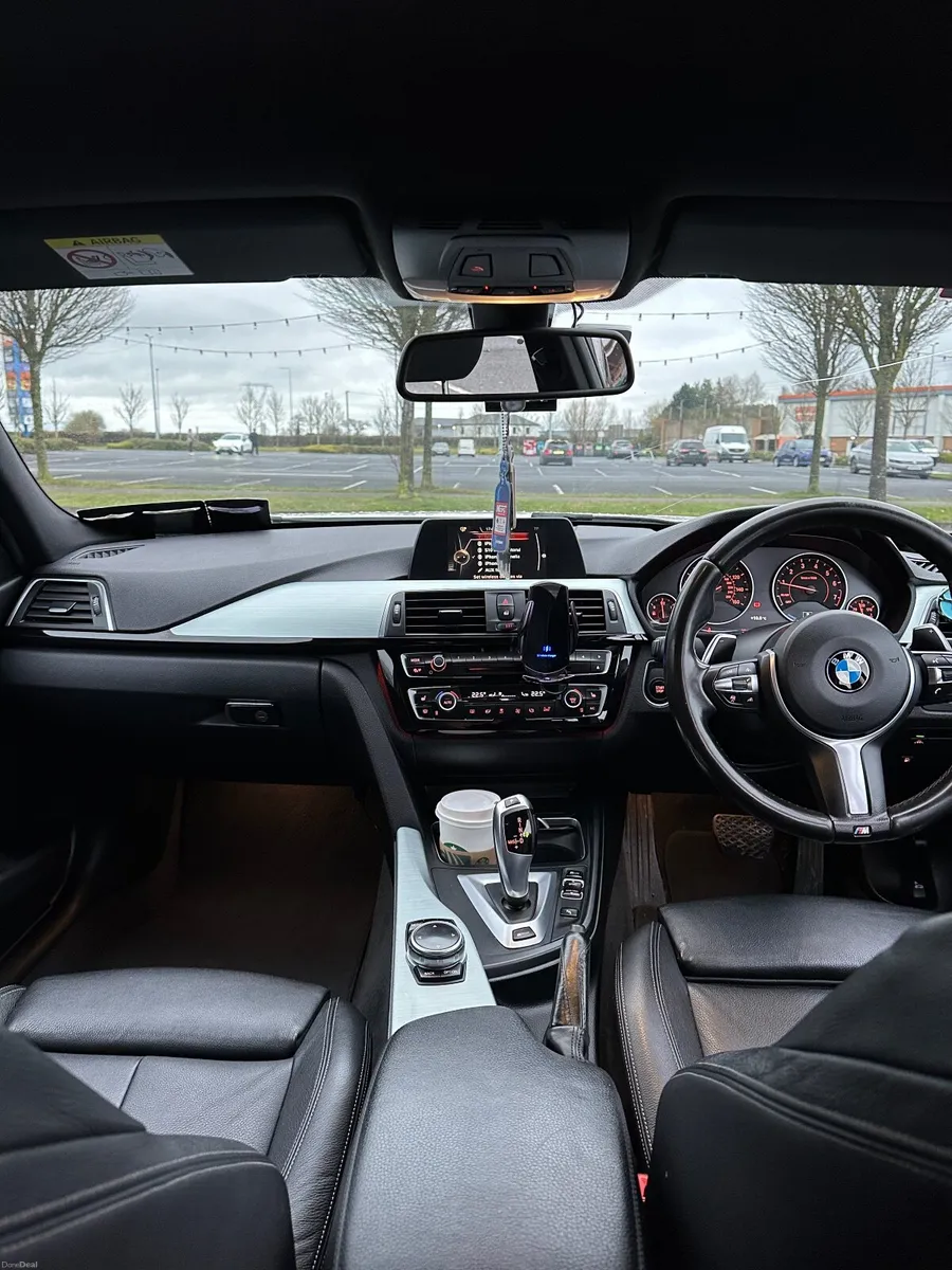 BMW 330e M Sport 2016 - Image 4