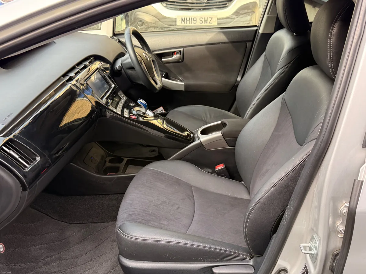 Toyota Prius 2015 hybrid Automatic - Image 4