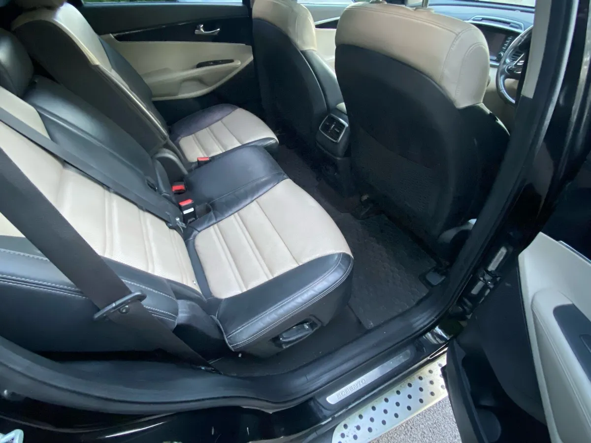 Kia Sorento 7 seat auto AWD **trade-in welcome** - Image 3