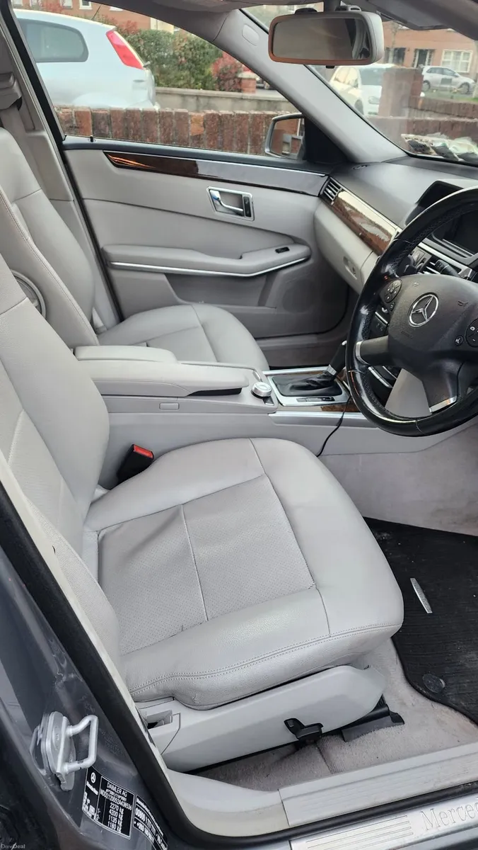 Mercedes-Benz E-Class 2012 - Image 4