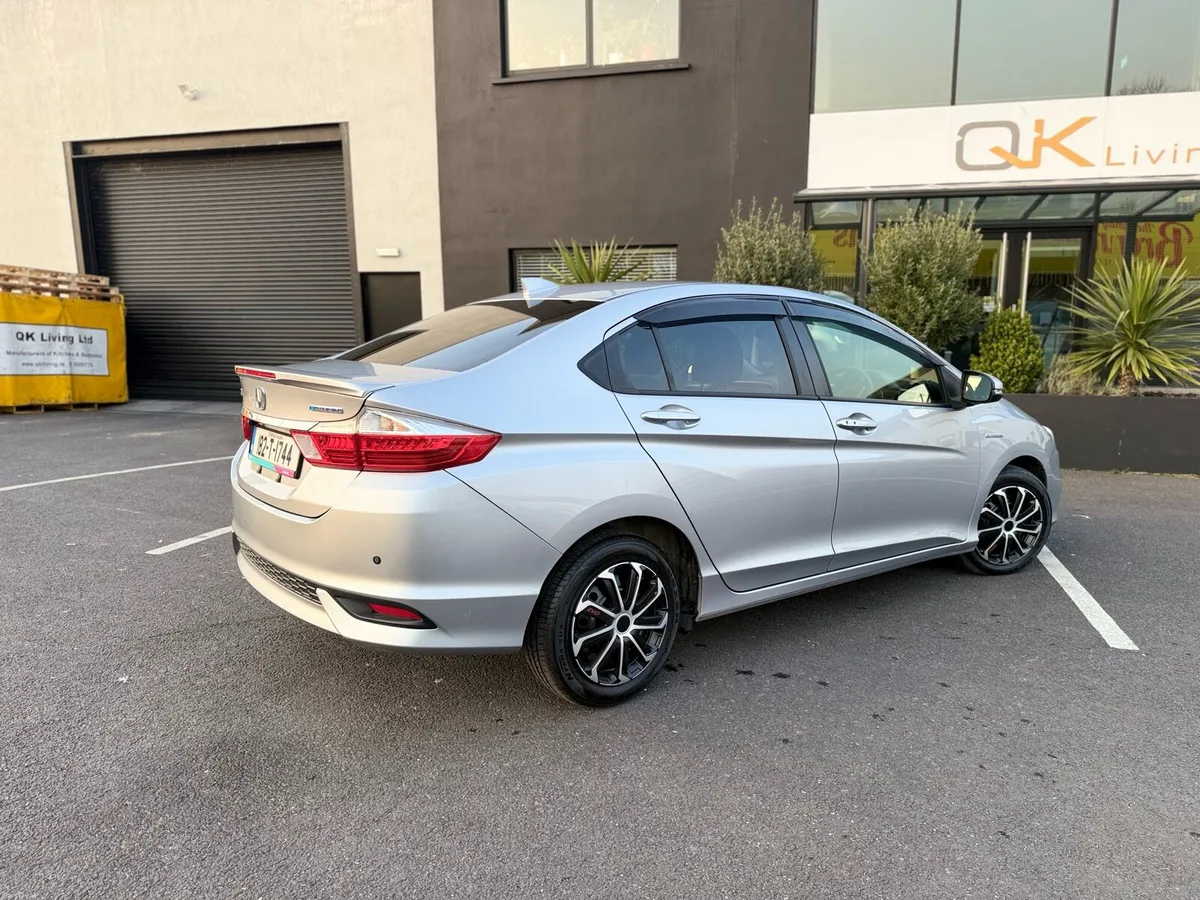 2018 Honda Grace 1.5 petrol Hybrid 68000KM - Image 3