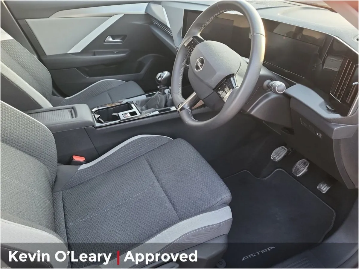 Opel Astra SC 1.2 Turbo 110PS Petrol 6 Speed - Image 4