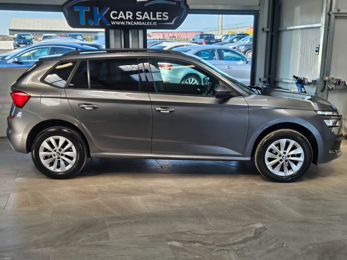 SKODA KAMIQ AMBITION PETROL AUTOMATIC - Image 2