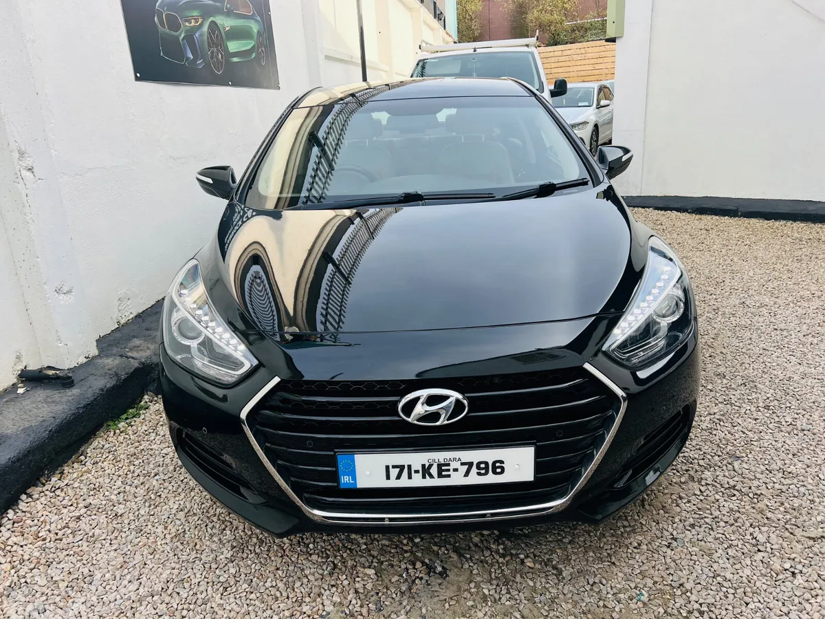 2017 Hyundai i40 1.7 Crdi Executive *Top Spec* - Image 4