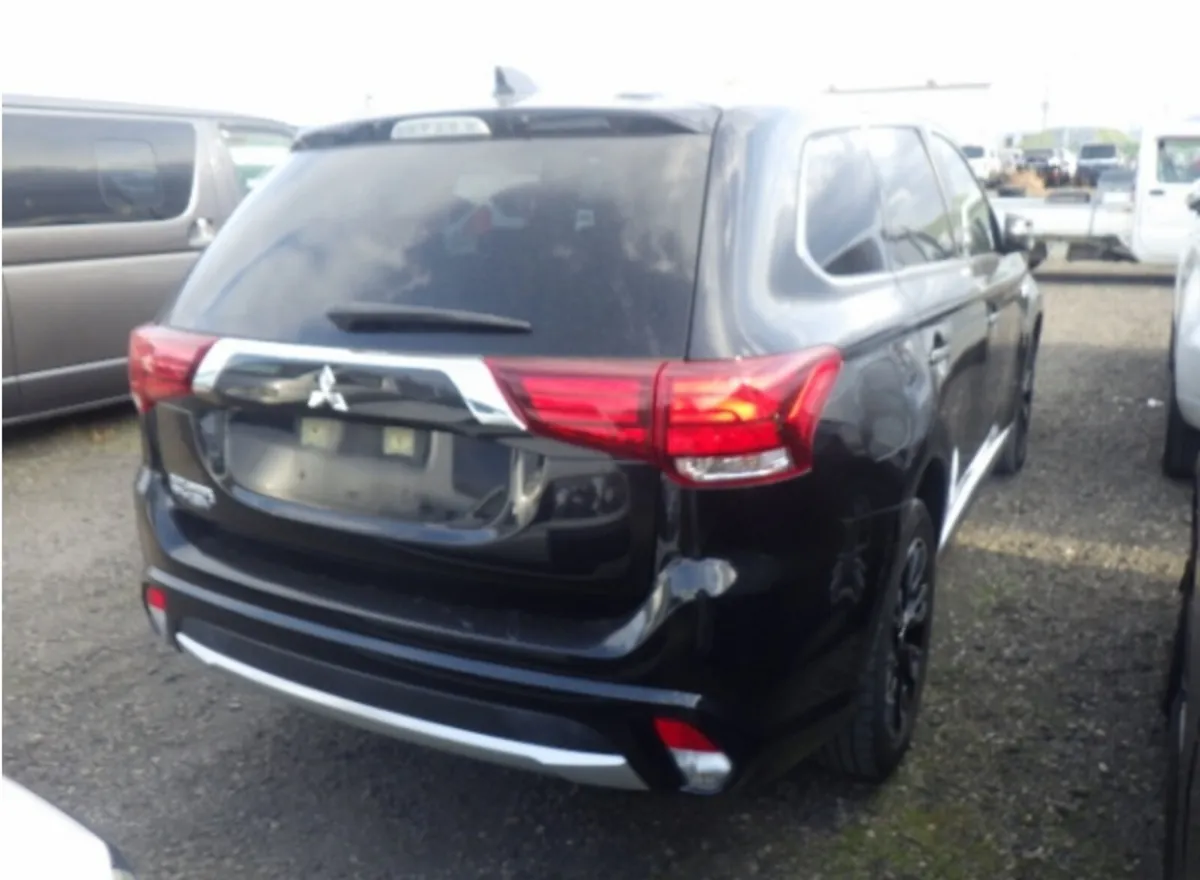 2018 Mitsubishi Outlander 2.0 Phew Plug in Hybrid - Image 2