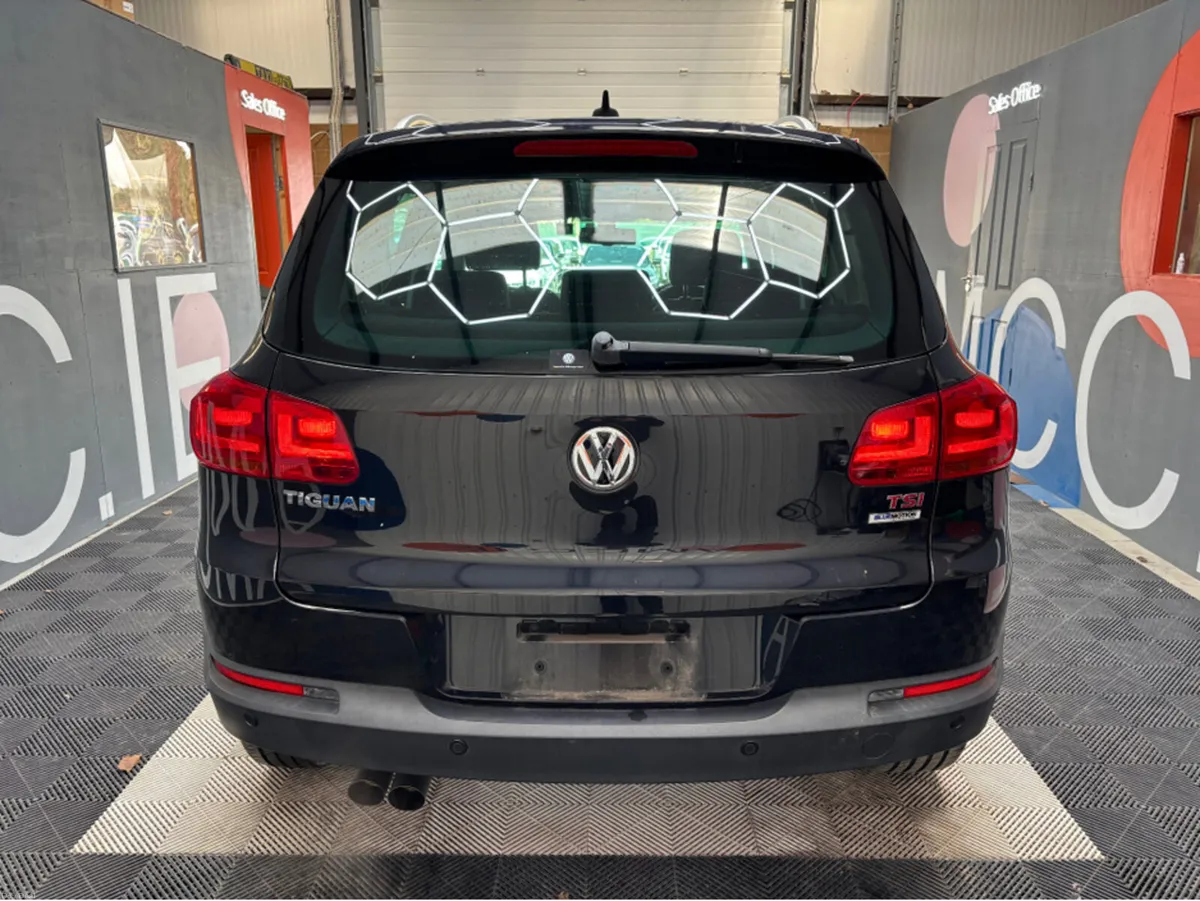 Volkswagen Tiguan Automatic - 47k kms - Reverse Ca - Image 3