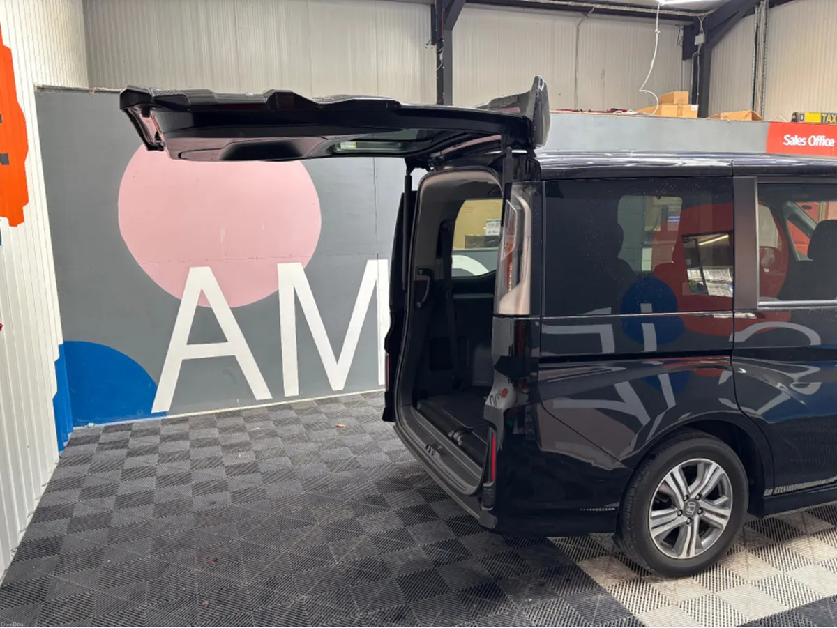 Honda Stepwagon Hybrid - 7 Seats - Electric slidin - Image 4