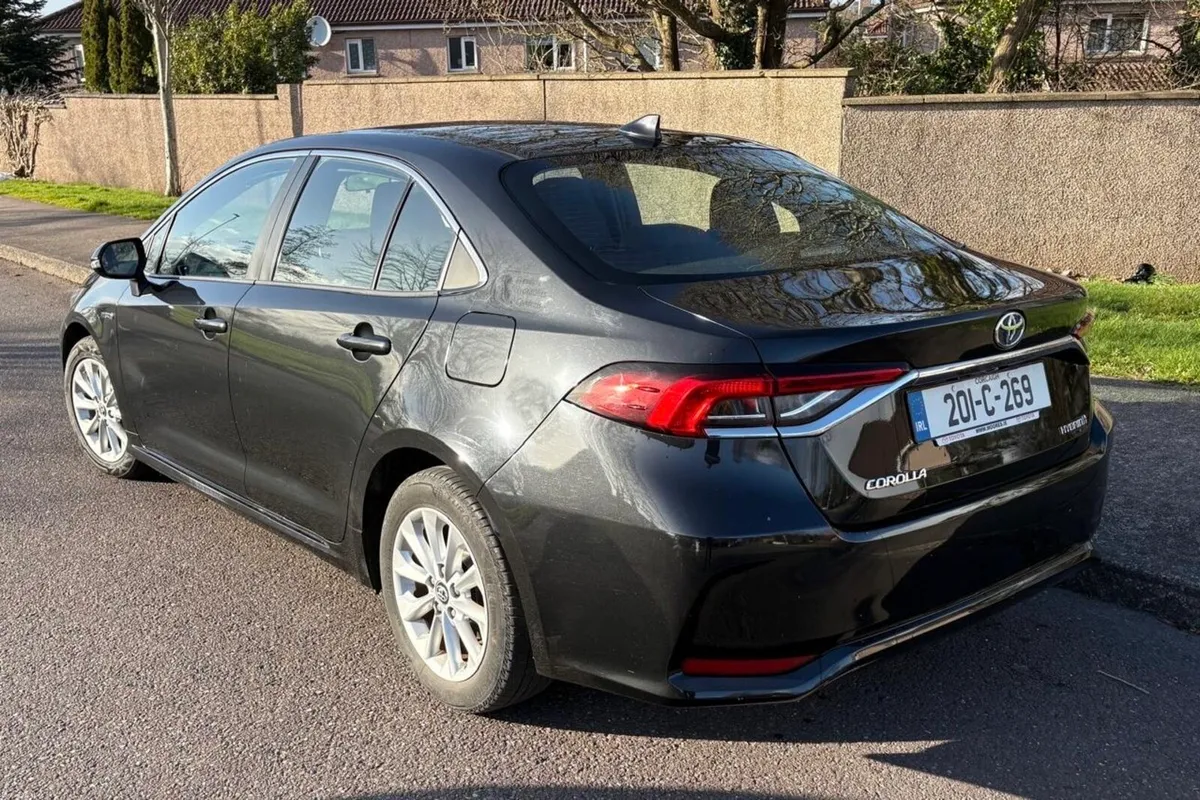 2020 Toyota Corolla hybrid - Image 4