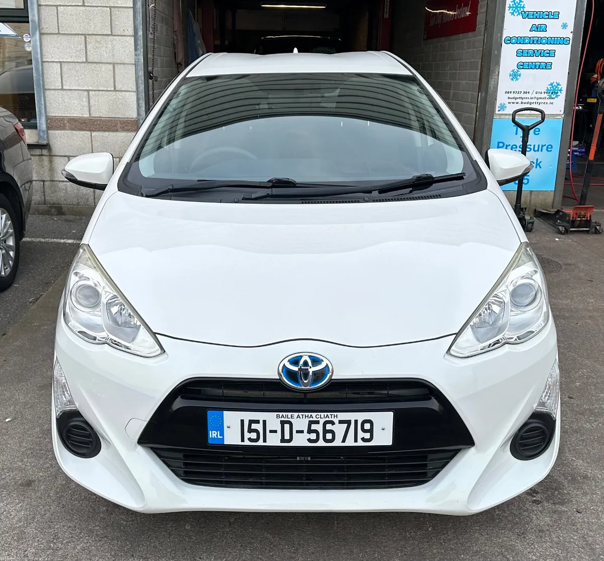 Automatic Toyota Hybrid Aqua - Image 3