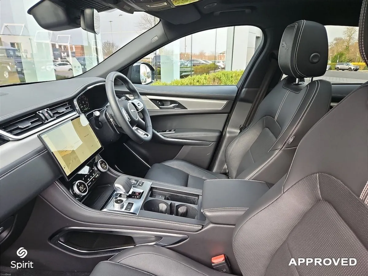 Jaguar F-Pace 2.0 PHEV R-Dynamic SE - Image 4