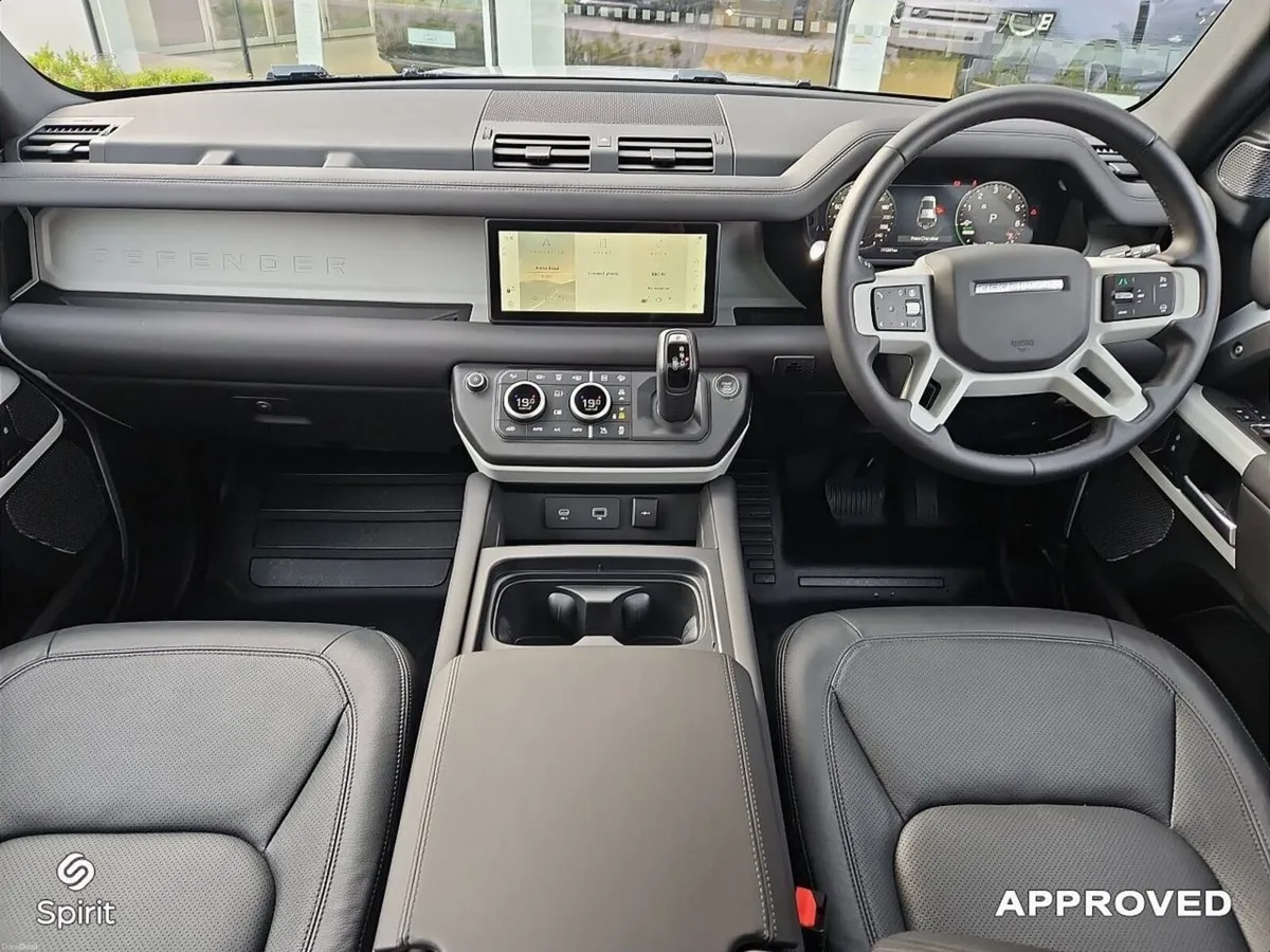 Land Rover Defender 2.0 PHEV XS Editon - Image 4