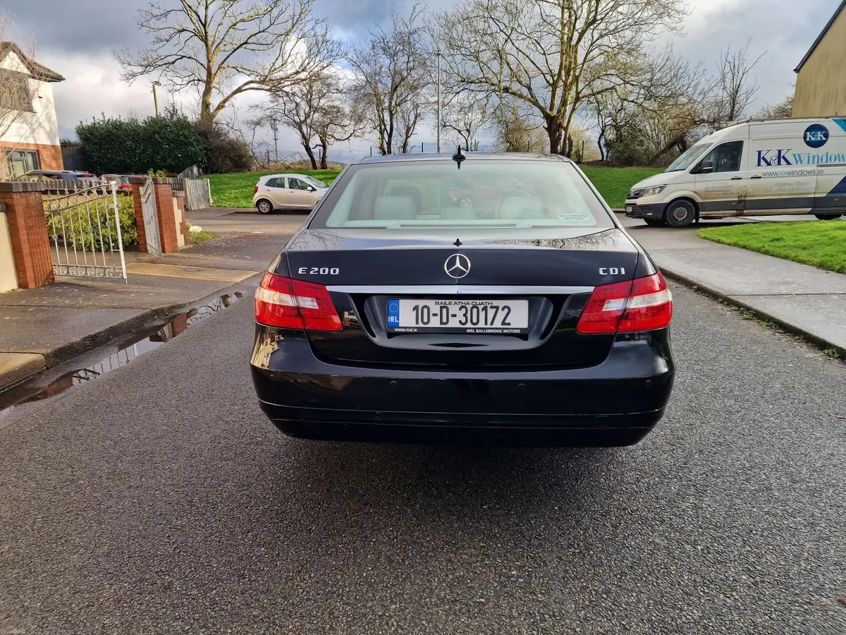 Mercedes-Benz E-Class Automatic  153000km - Image 4