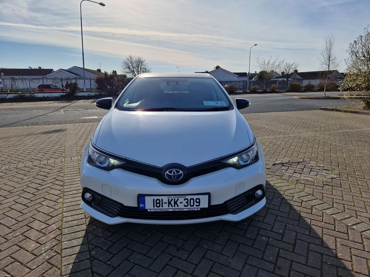 Toyota Auris Hybrid Luna Sport 4DR Auto, 2018 - Image 4