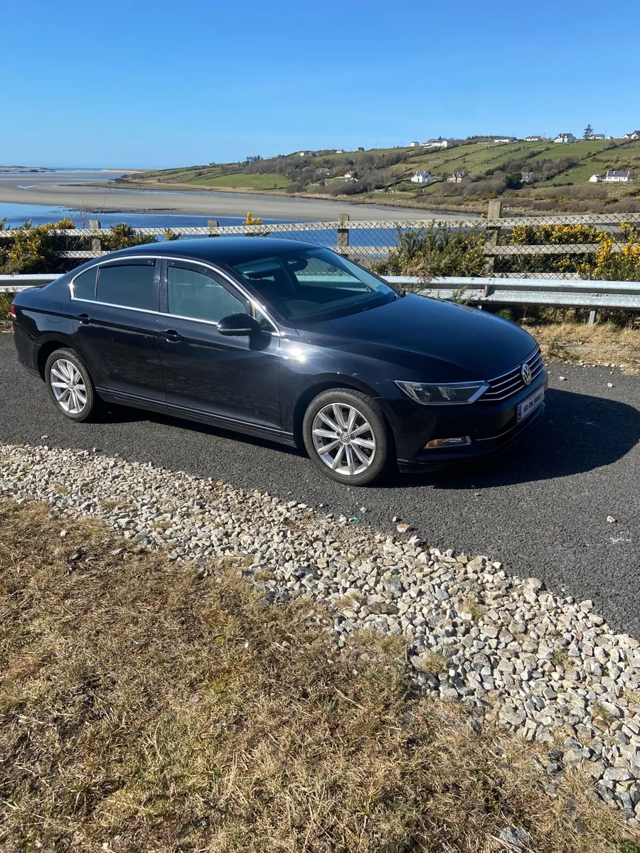 Volkswagen Passat 2016 - Image 2