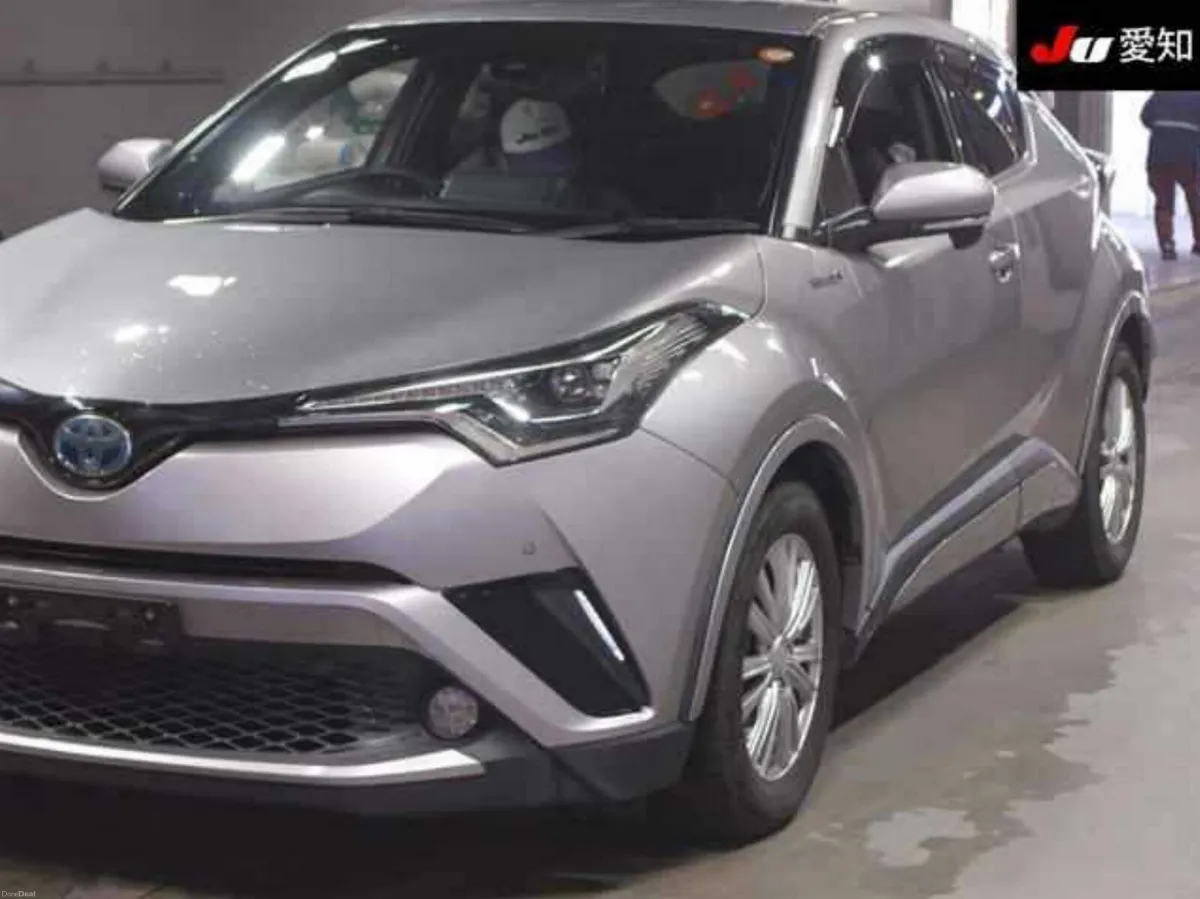 2017 Toyota CHR 1.8 Petrol Self charging Hybrid - Image 6