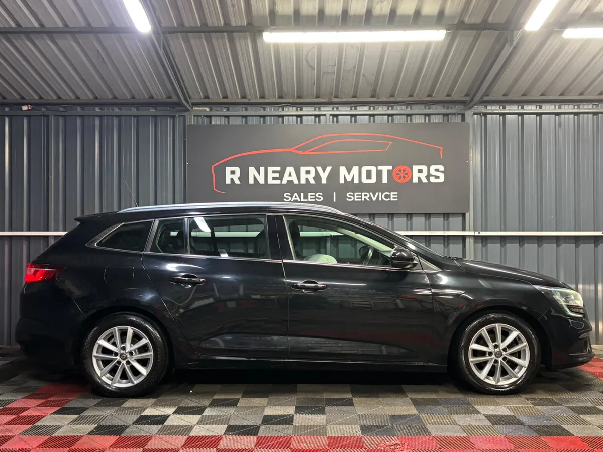 2017 Renault Megane DYNAMIQUE 1.5 Estate - Image 4