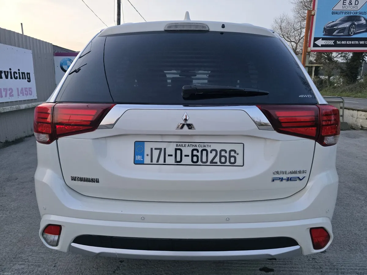 171 Mitsubishi Outlander PHEV 2.0L MIVEC 4WD - Image 4