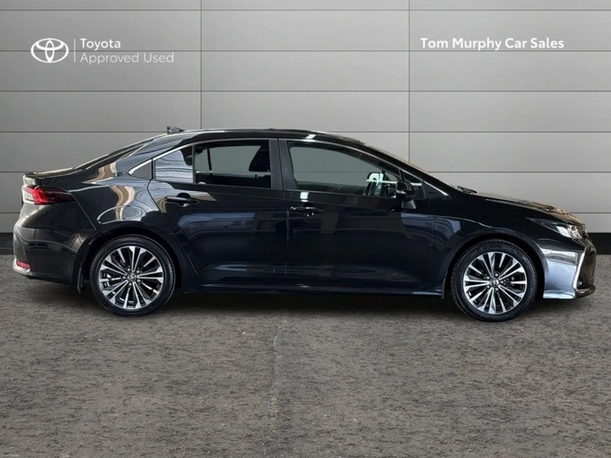 Toyota Corolla LUNA SPORT SALOON 4DR - Image 3