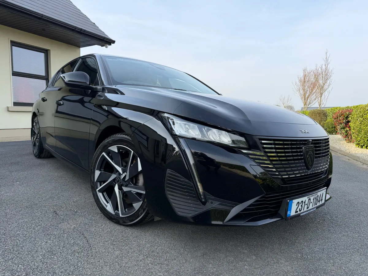 2023 (231)Peugeot 308 1.2 Petrol 130hp Allure Auto - Image 5