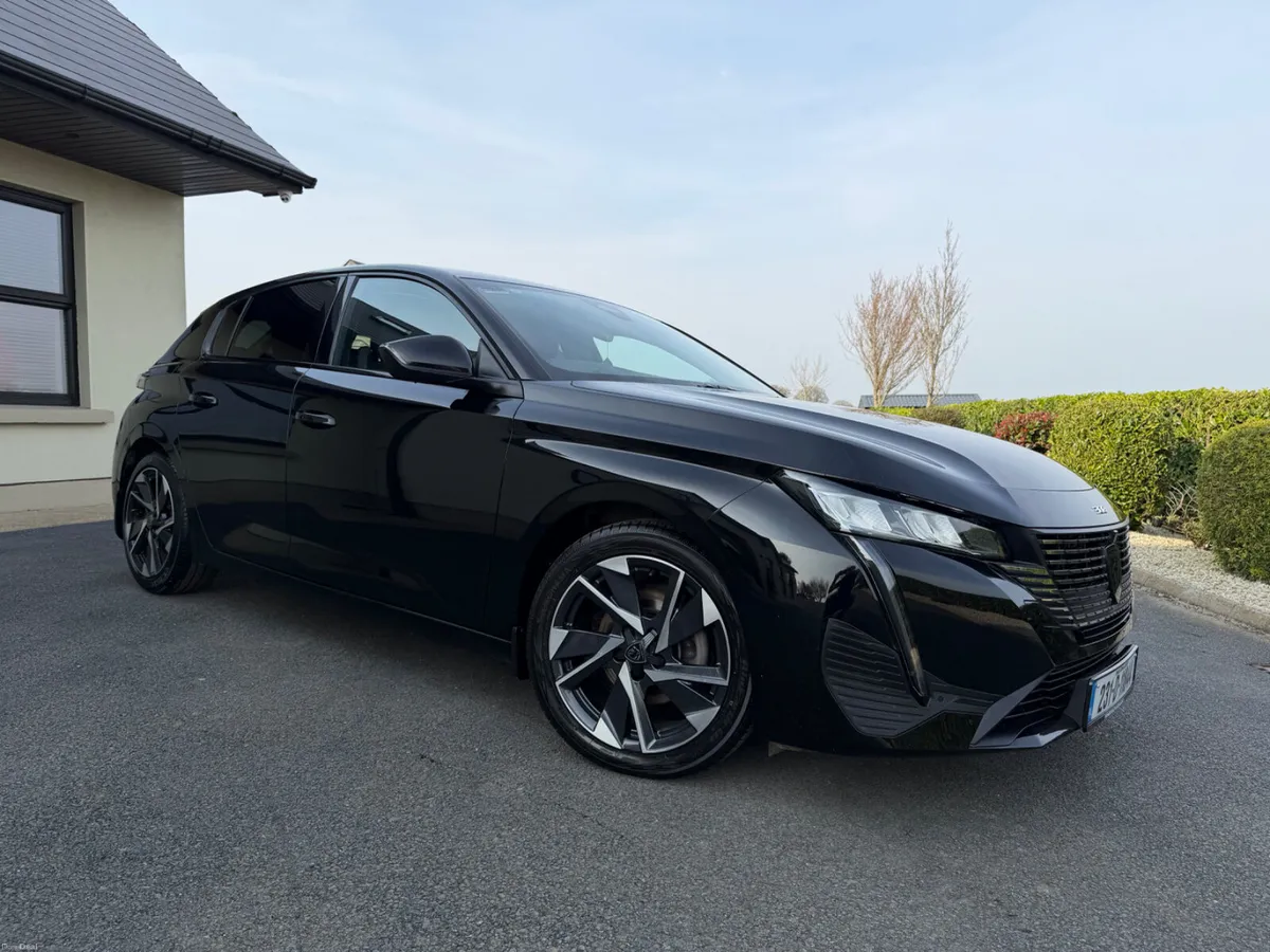 2023 (231)Peugeot 308 1.2 Petrol 130hp Allure Auto - Image 6
