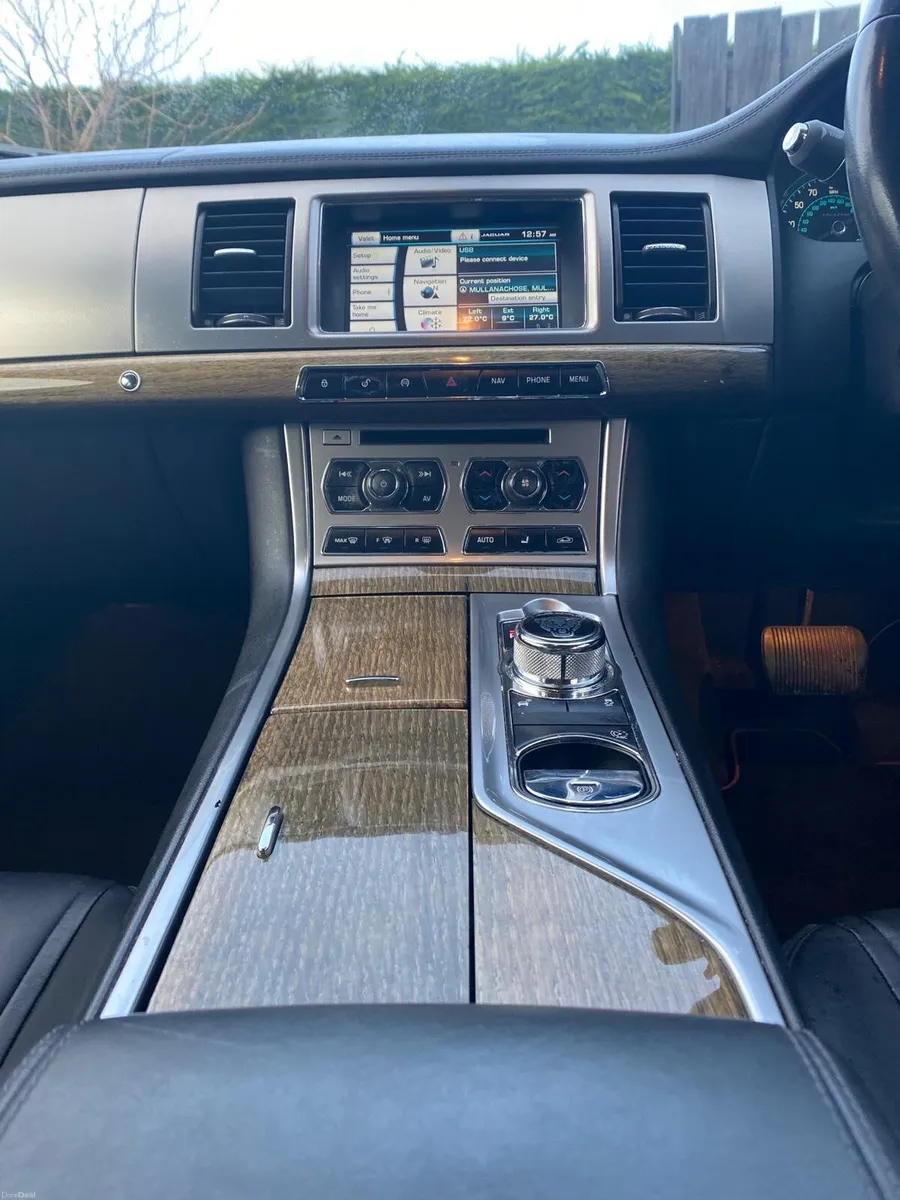 2013 Jaguar XF 2.2 D Premium Luxury - Image 4