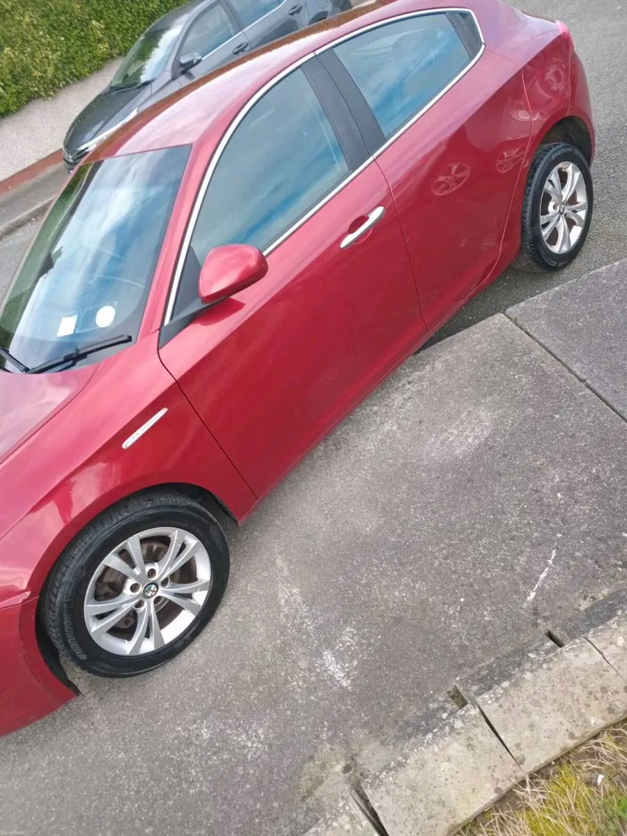 Alfa Romeo Giulietta 2012 - Image 1