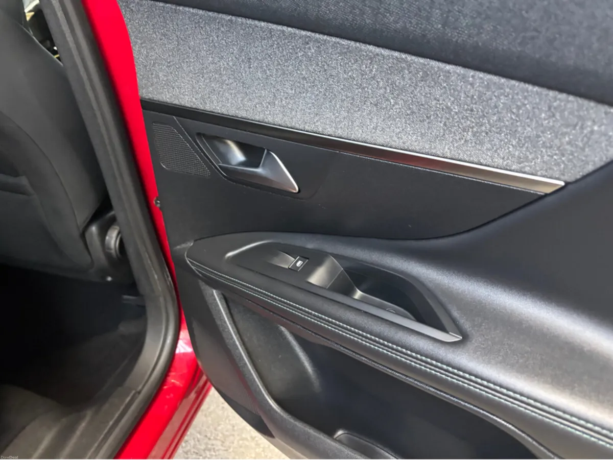 Peugeot 3008 FL ALLURE 1.2 130 AUTOMATIC - Image 2