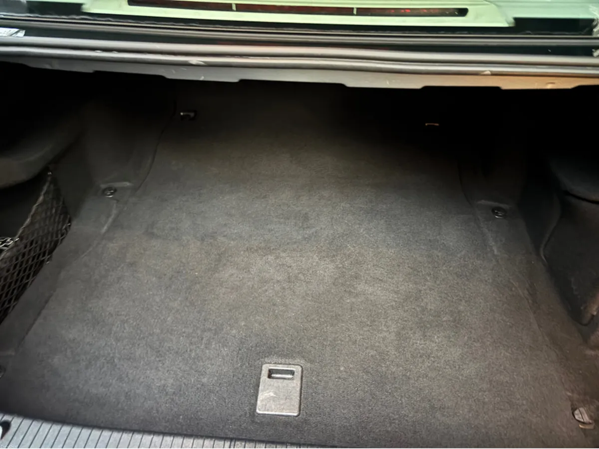 Mercedes-Benz E-Class 220 BLUETEC AMG NIGHT ED 4DR - Image 3