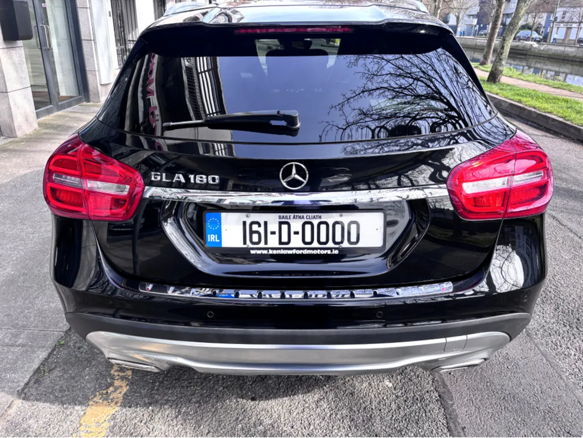 Mercedes-Benz GLA 180 Auto 1.6 Luxury - Image 4