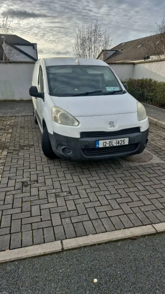 12 Peugeot parner 3 seater doe - Image 1