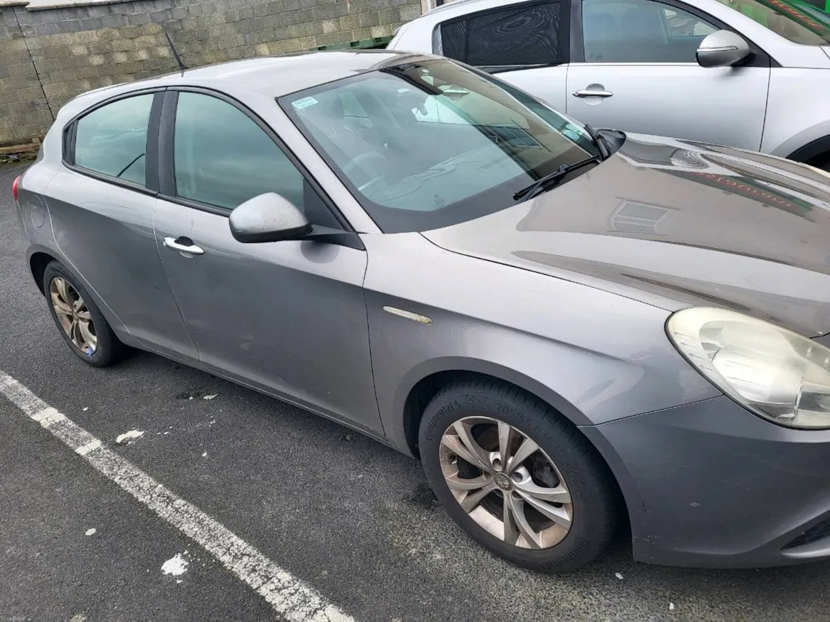 2011 alfa romeo giulietta - Image 1