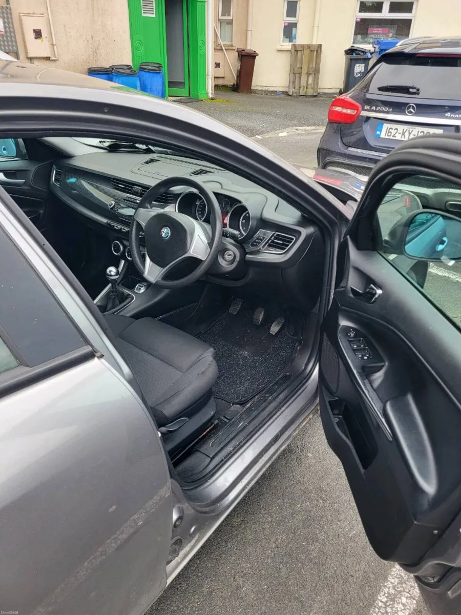 2011 alfa romeo giulietta - Image 4