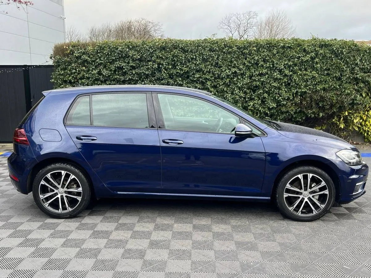 Volkswagen Golf COMFORTLINE 2.0 TDI ** HIGH SPEC * - Image 2